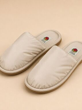 Fruit of the Loom Women's Cream Slip-On Quilted Slippers